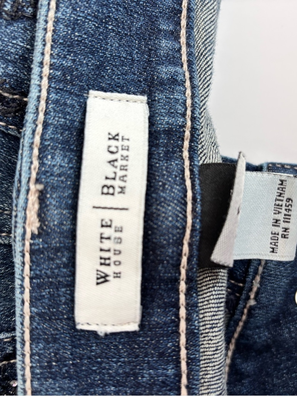 White House Black Market Women's Skinny Jeans in Medium Blue Wash - Picture 5 of 9